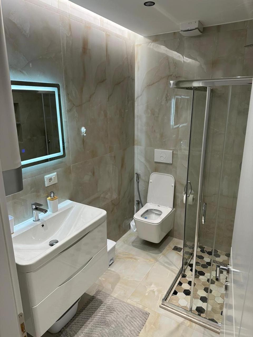 Luxury Apartment ティラナ エクステリア 写真